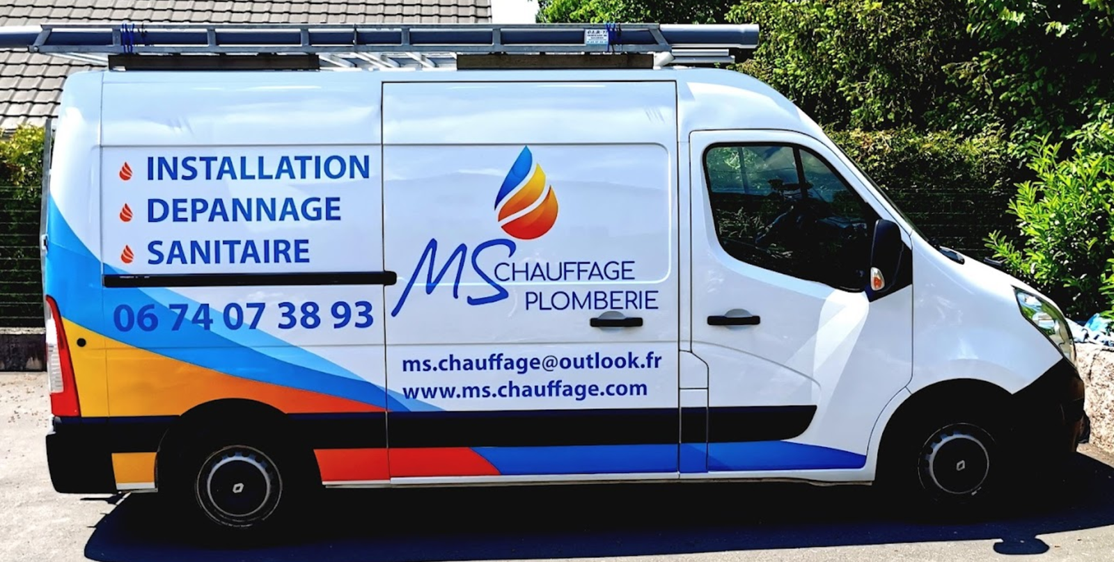 Véhicule de la société MS Chauffage, plombier-chauffagiste à St-Dié des Vosges.